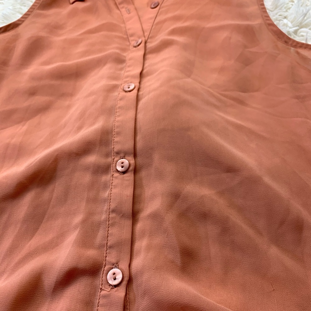 Beautiful polyester tank button up . - Picture 8 of 8